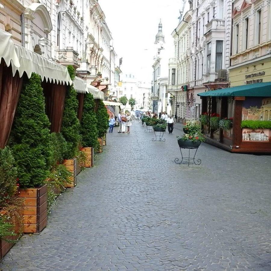 Central Magnat Cinema Hotel Chernivtsi Luaran gambar